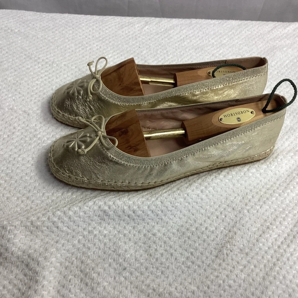 Kate‎ Spade Clubhouse Gold Espadrille Flats Flower Detail Slip On Shoes Size 9